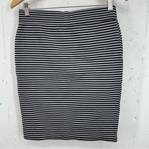 Toad&Co Women's Size Small Paseo Black Gray Striped Stretch Skirt - Picture 7 of 14